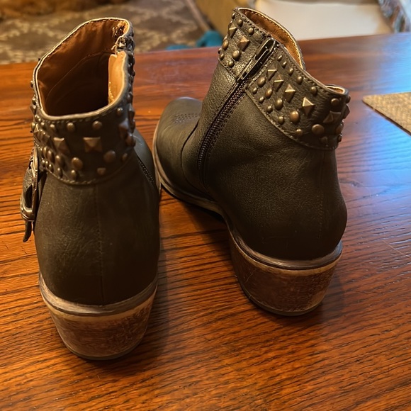 BareTraps Booties - Picture 3 of 9